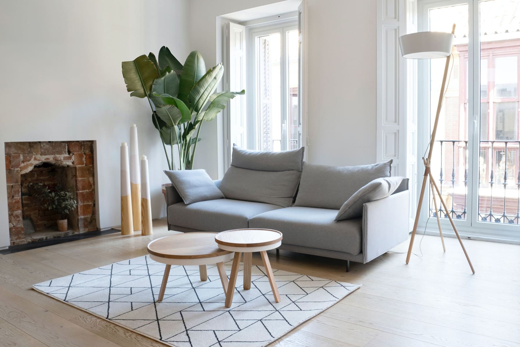 Gemütliches renoviertes Wohnzimmer mit Kamin