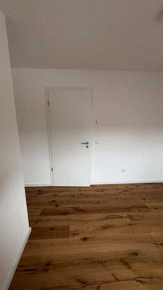 Neue Innentür nach der Sanierung